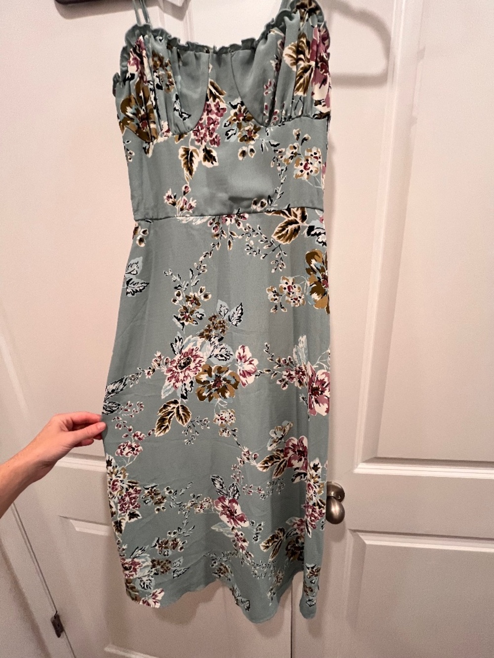 Floral maxi/ ankle length dress, very pretty on!